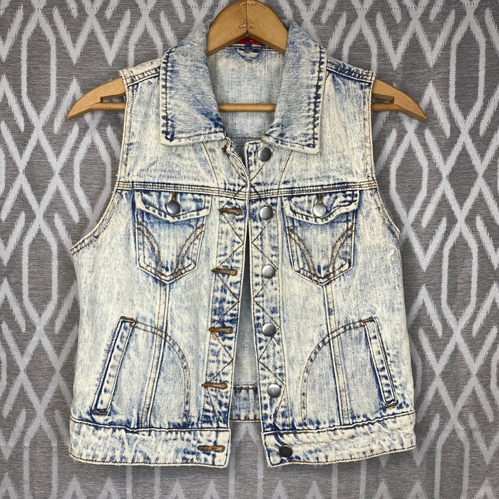 AKIRA Chicago Red Label Denim Vest Cropped Acid Wash Style Size: M